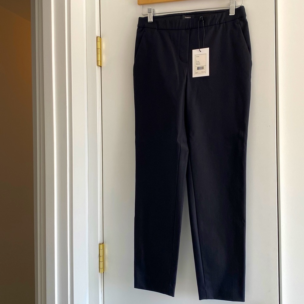 NWT Theory Thaniel cropped pant in black. Size 2, brand new.